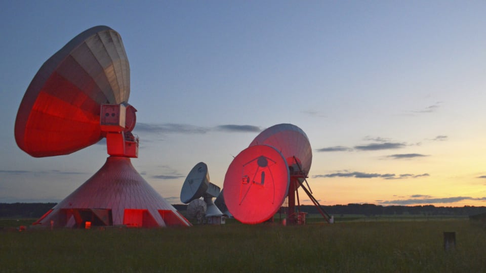 Illuminated satellite dishes by Neumann&Müller for the Night of Light