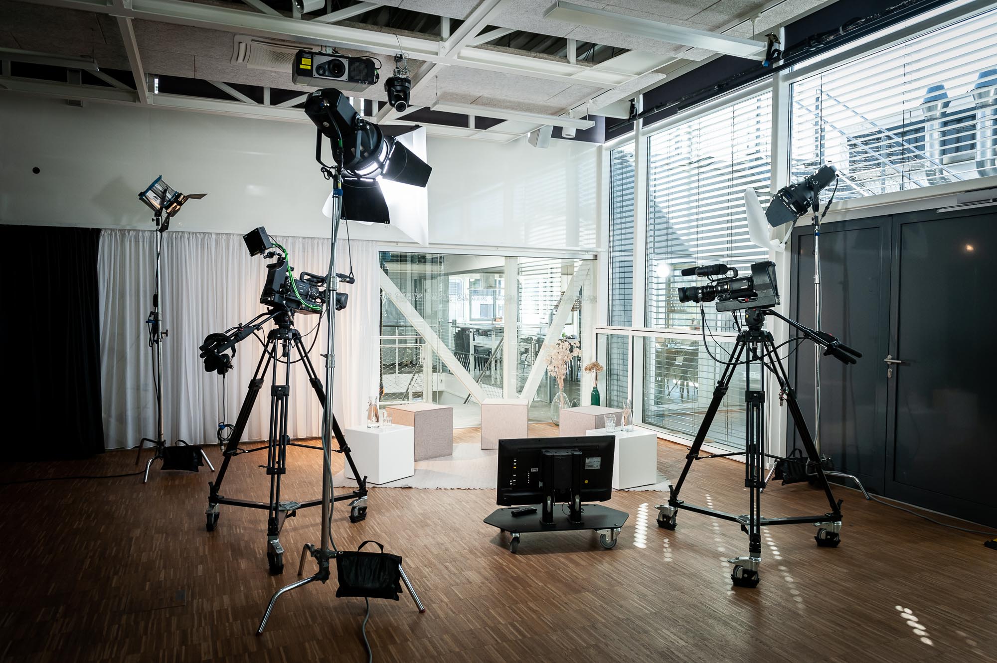 Building vs. Renting a Live Streaming Studio in 2022? - AV Alliance