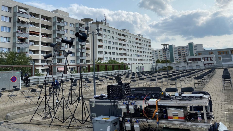 Open-air concert on rooftops: “Himmel über Prohlis” by Neumann&Müller